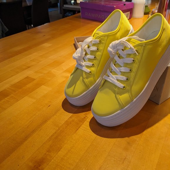 Steve Madden shoes, size 9, brand new in a box - Picture 5 of 8